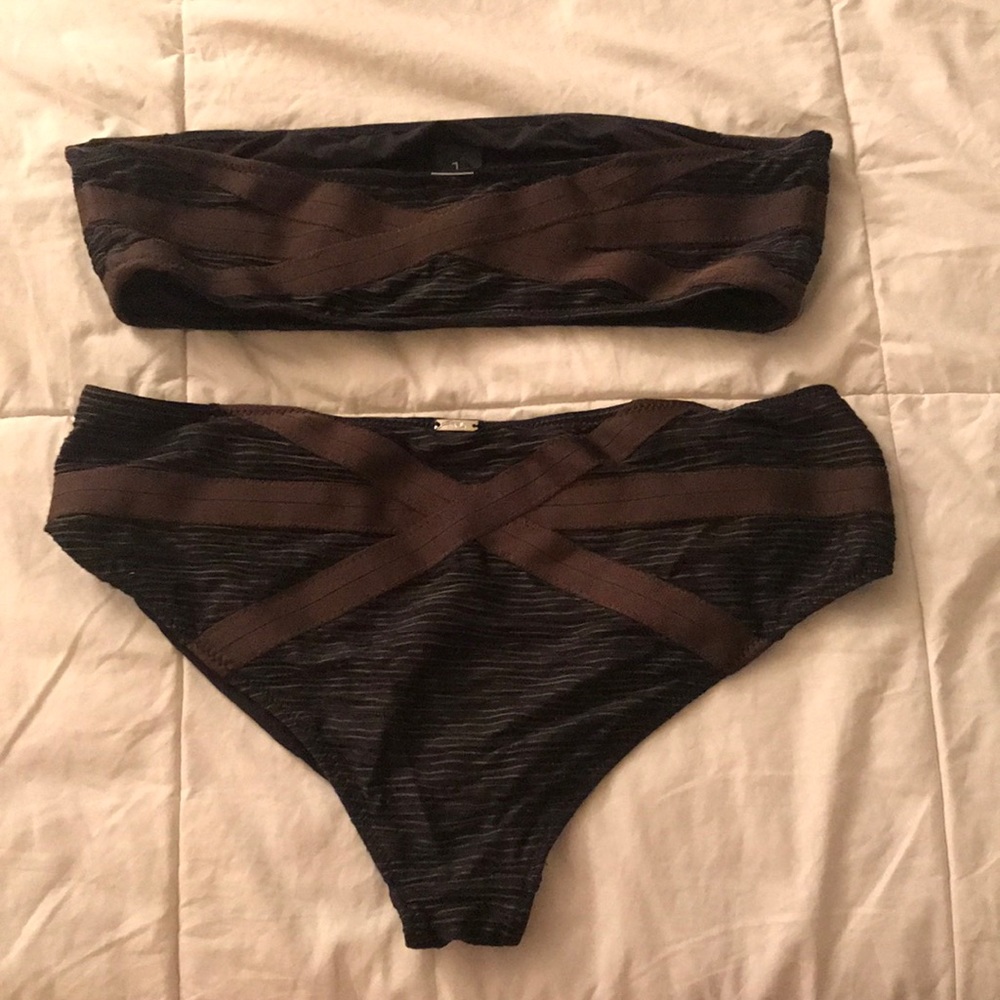 Bikini - Picture 3 of 4